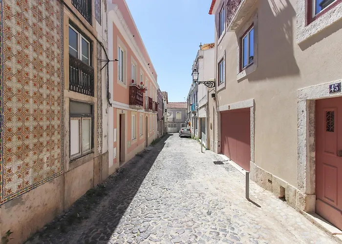 Typical Madragoa By Homing Daire